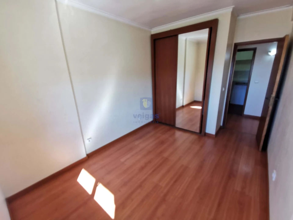 Apartamento T2 para Venda em Agualva e Mira-Sintra Foto 8