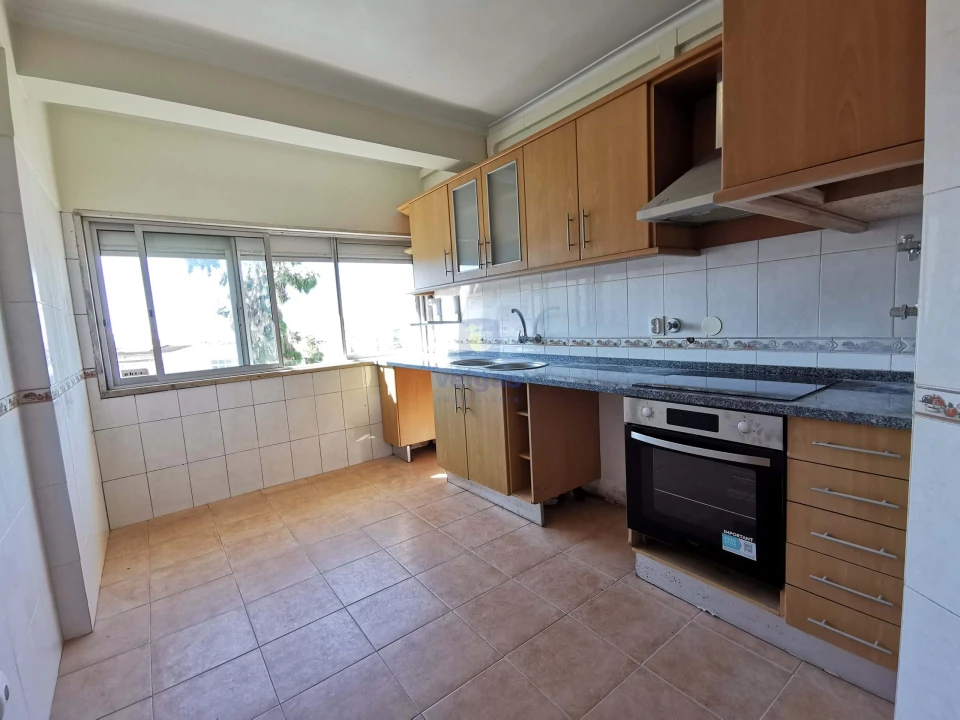Apartamento T2 para Venda em Agualva e Mira-Sintra Foto 3