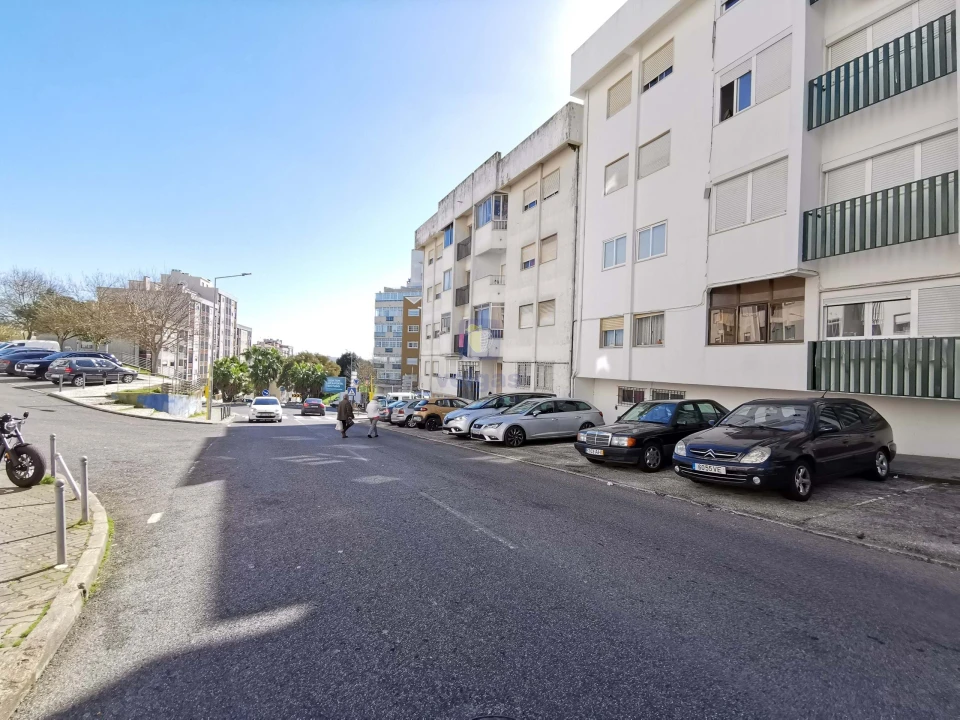 Apartamento T2 para Venda em Agualva e Mira-Sintra Foto 19