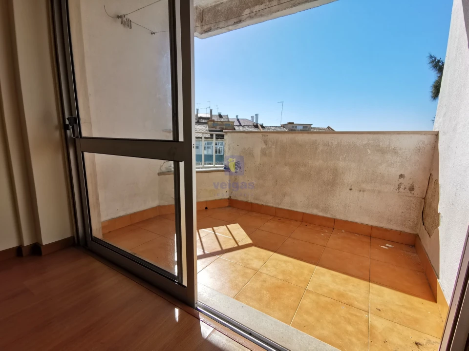 Apartamento T2 para Venda em Agualva e Mira-Sintra Foto 6