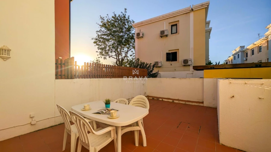 Apartamento T2 para Venda em Quarteira Foto 3