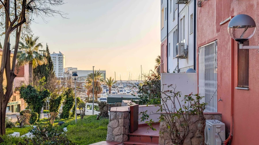 Apartamento T2 para Venda em Quarteira Foto 2