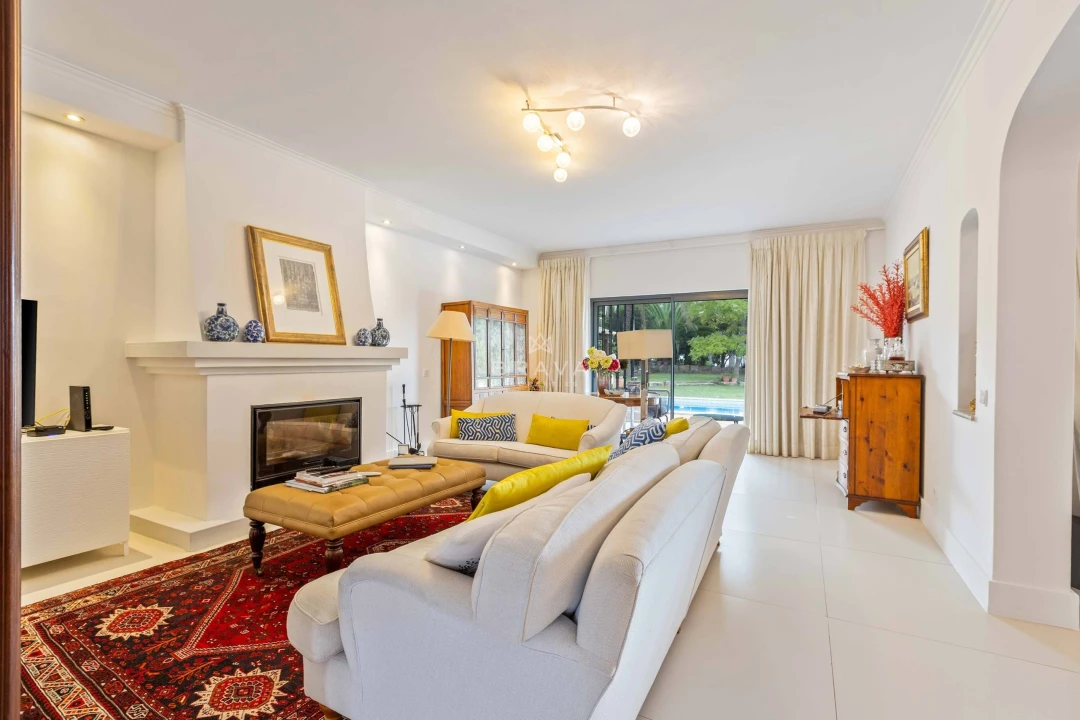 Moradia T4 para Venda em Quarteira Foto 2