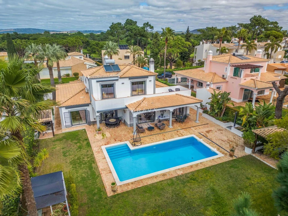 Moradia T4 para Venda em Quarteira Foto 9