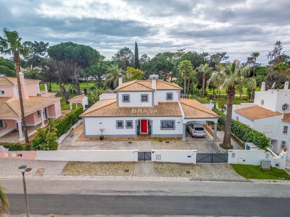 Moradia T4 para Venda em Quarteira Foto 8