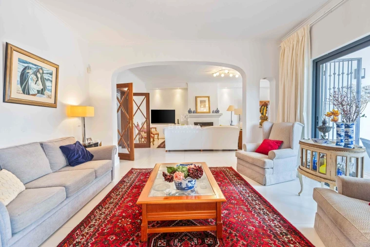 Moradia T4 para Venda em Quarteira Foto 5