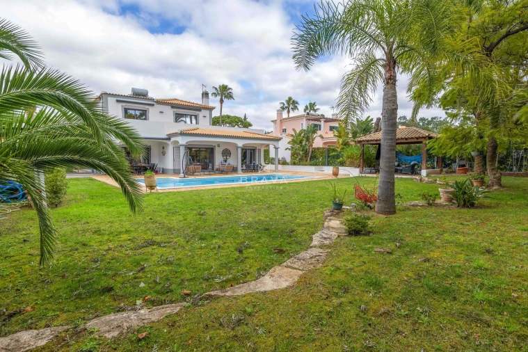 Moradia T4 para Venda em Quarteira Foto 46