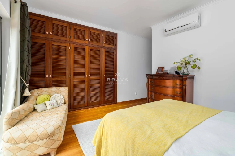 Moradia T4 para Venda em Quarteira Foto 33