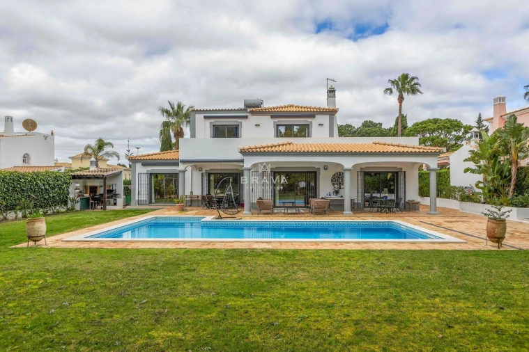 Moradia T4 para Venda em Quarteira Foto 45