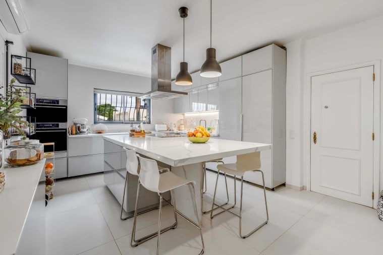 Moradia T4 para Venda em Quarteira Foto 10