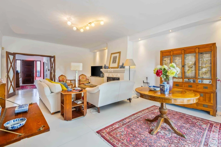 Moradia T4 para Venda em Quarteira Foto 3