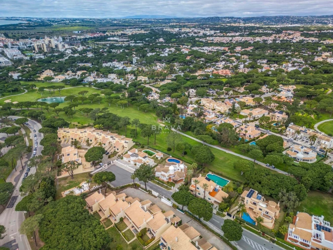 Moradia T4 para Venda em Quarteira Foto 17