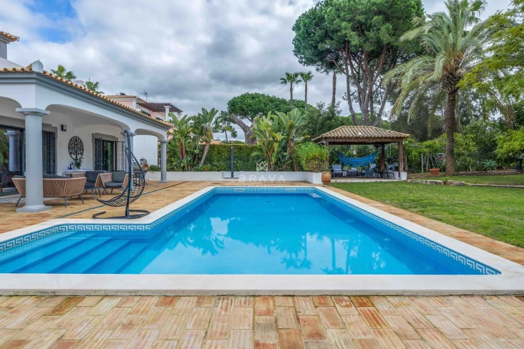 Moradia T4 para Venda em Quarteira Foto 14