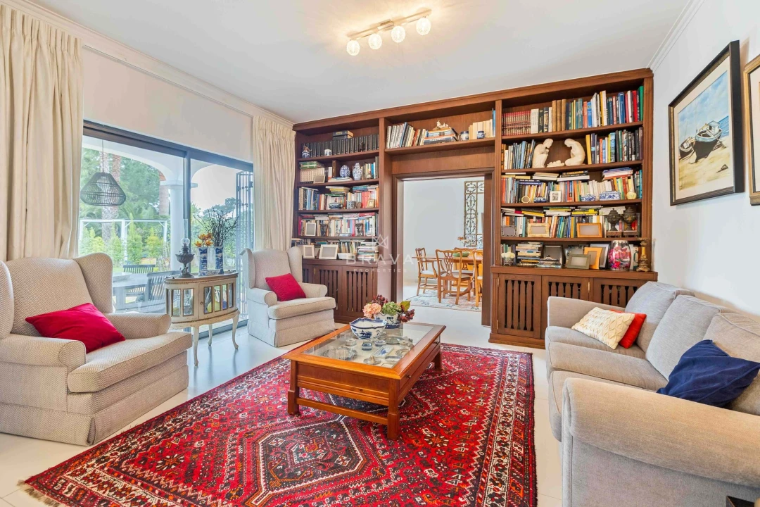 Moradia T4 para Venda em Quarteira Foto 6