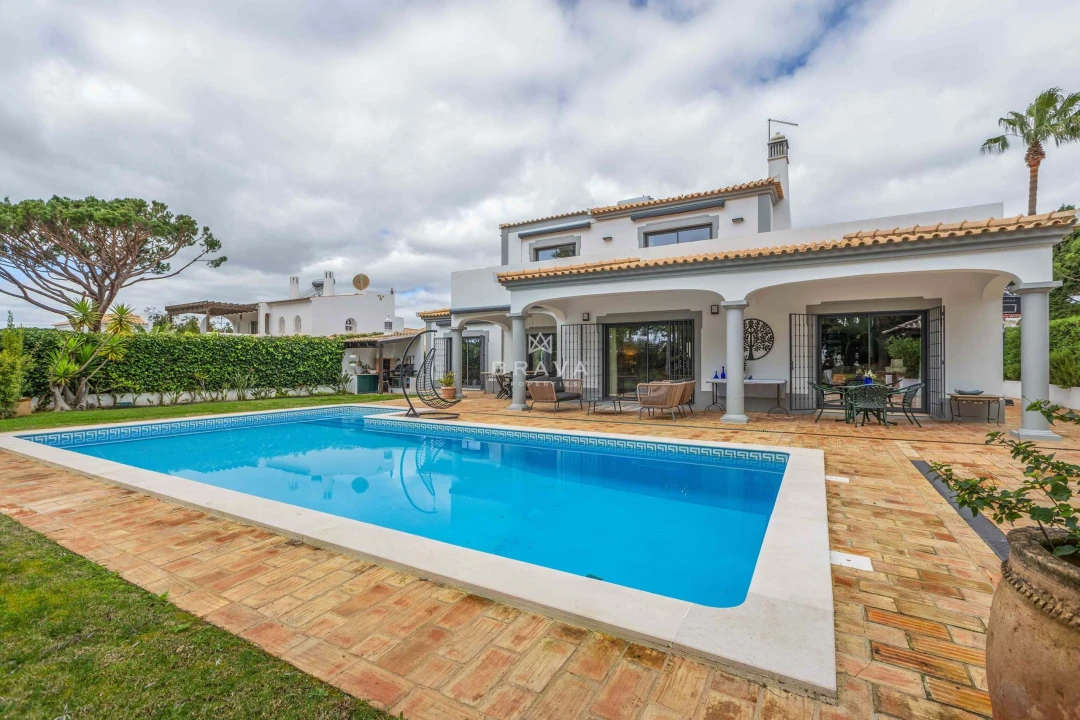 Moradia T4 para Venda em Quarteira Foto 47