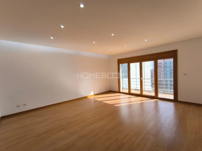 Apartamento T3 para Venda em Odivelas Foto 2