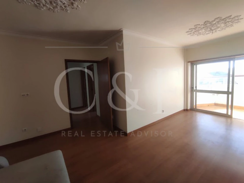 Apartamento T2 para Venda em Queluz e Belas Foto 1