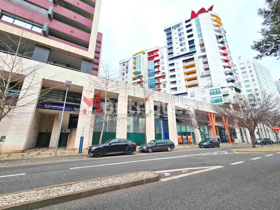 Loja para Arrendamento em Parque das Nações Foto 1