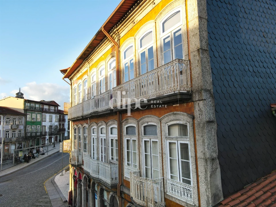 Prédio para Venda em Oliveira, São Paio e São Sebastião Foto 2