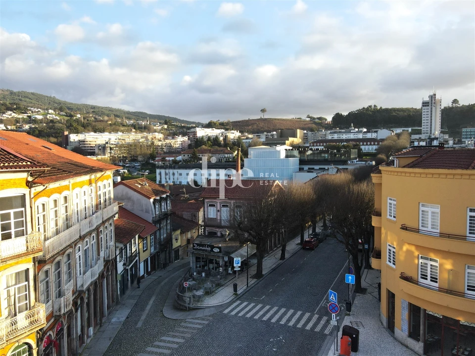 Prédio para Venda em Oliveira, São Paio e São Sebastião Foto 8