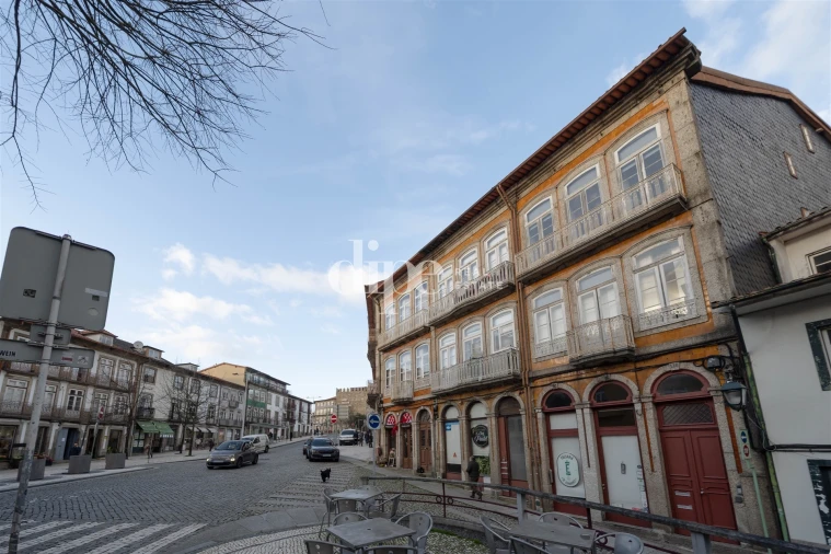 Prédio para Venda em Oliveira, São Paio e São Sebastião Foto 6