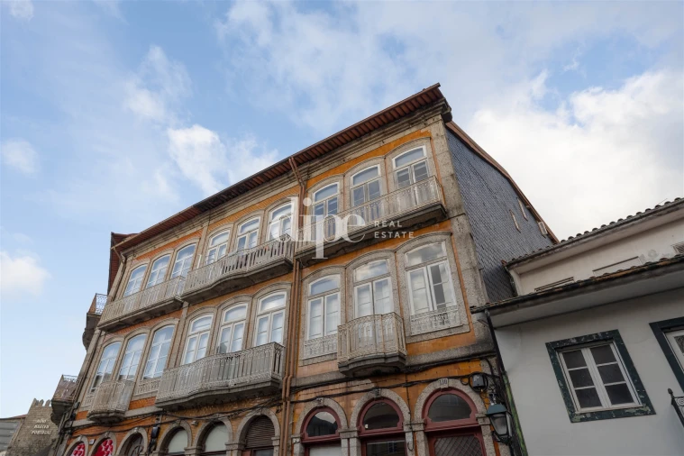 Prédio para Venda em Oliveira, São Paio e São Sebastião Foto 5