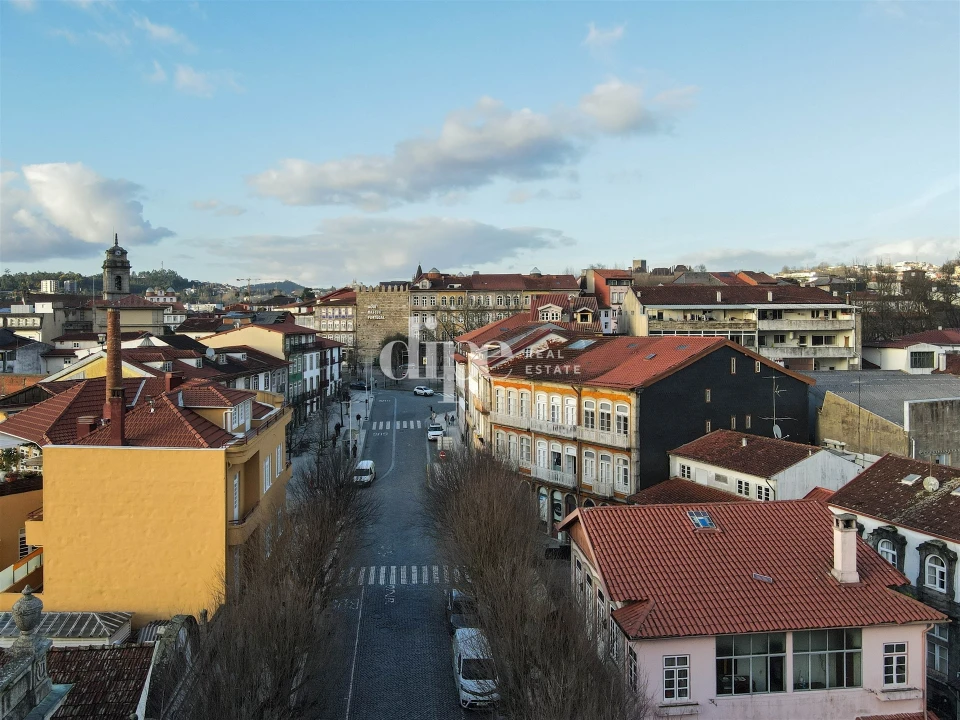 Prédio para Venda em Oliveira, São Paio e São Sebastião Foto 9