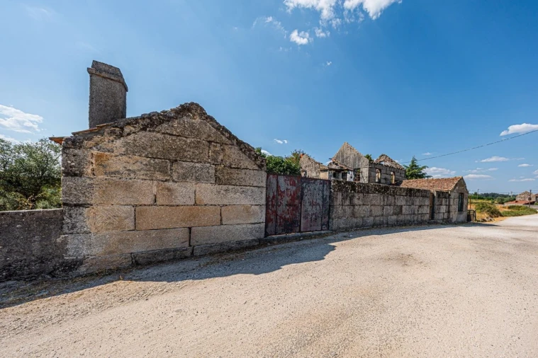Moradia T4 para Venda em Moimenta de Maceira Dão e Lobelhe do Mato Foto 1