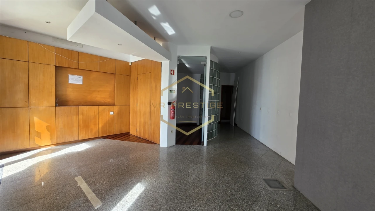 Loja para Venda em Aver-O-Mar, Amorim e Terroso Foto 3