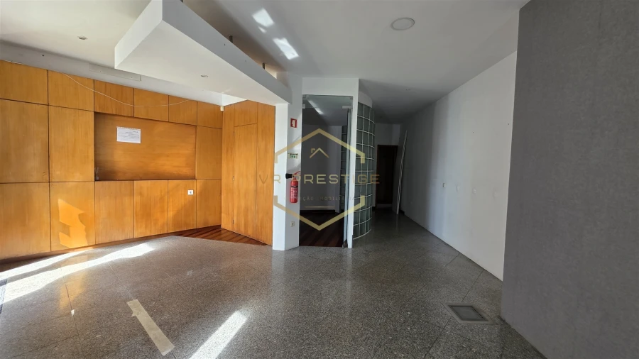 Loja para Venda em Aver-O-Mar, Amorim e Terroso Foto 3