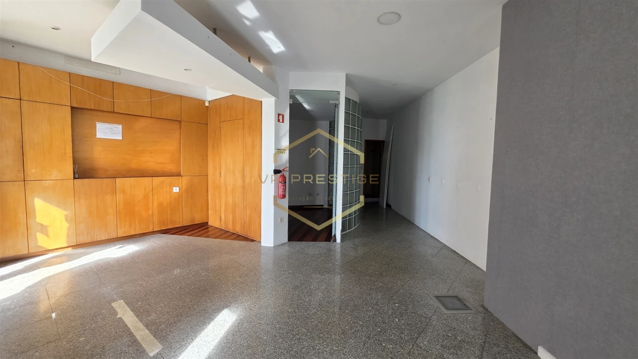 Loja para Venda em Aver-O-Mar, Amorim e Terroso Foto 1