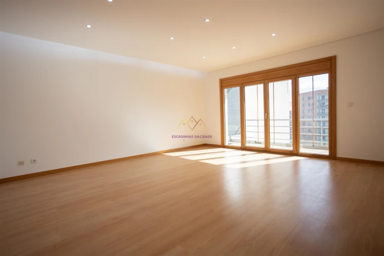 Apartamento T3 para Venda em Odivelas Foto 4