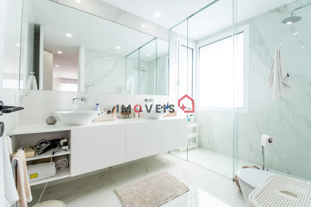 Moradia T4 para Venda em Santo Antonio dos Olivais Foto 13