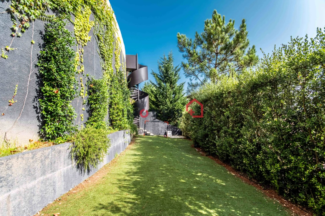 Moradia T4 para Venda em Santo Antonio dos Olivais Foto 5