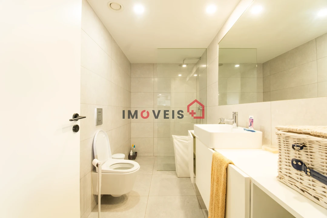 Moradia T4 para Venda em Santo Antonio dos Olivais Foto 8