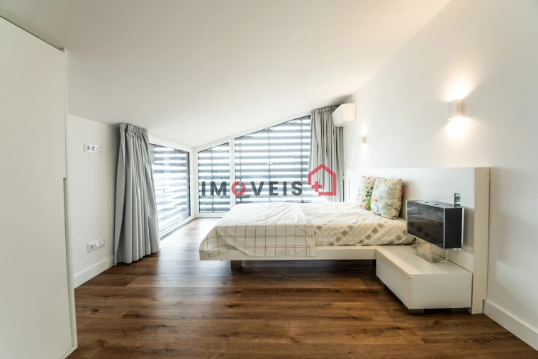 Moradia T4 para Venda em Santo Antonio dos Olivais Foto 18