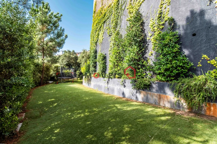 Moradia T4 para Venda em Santo Antonio dos Olivais Foto 4