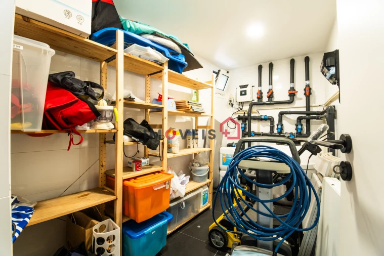 Moradia T4 para Venda em Santo Antonio dos Olivais Foto 10