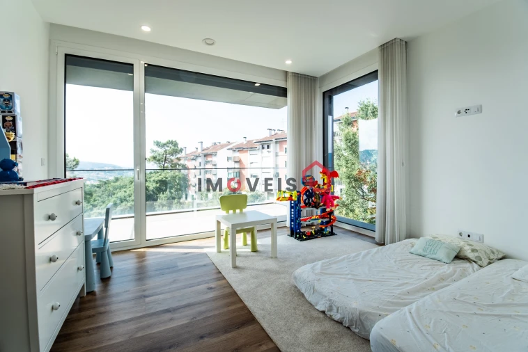 Moradia T4 para Venda em Santo Antonio dos Olivais Foto 14