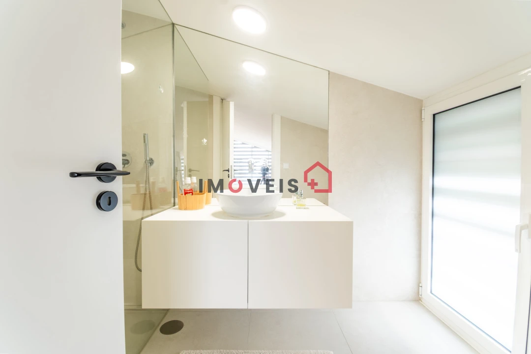 Moradia T4 para Venda em Santo Antonio dos Olivais Foto 19