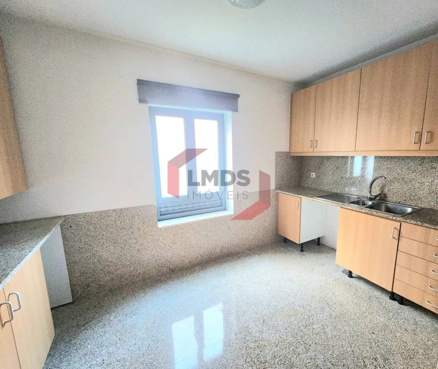 Apartamento T2 para Venda em Oliveira do Douro Foto 8