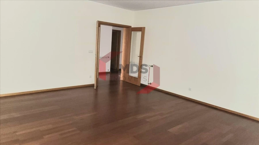 Apartamento T2 para Venda em Oliveira do Douro Foto 9