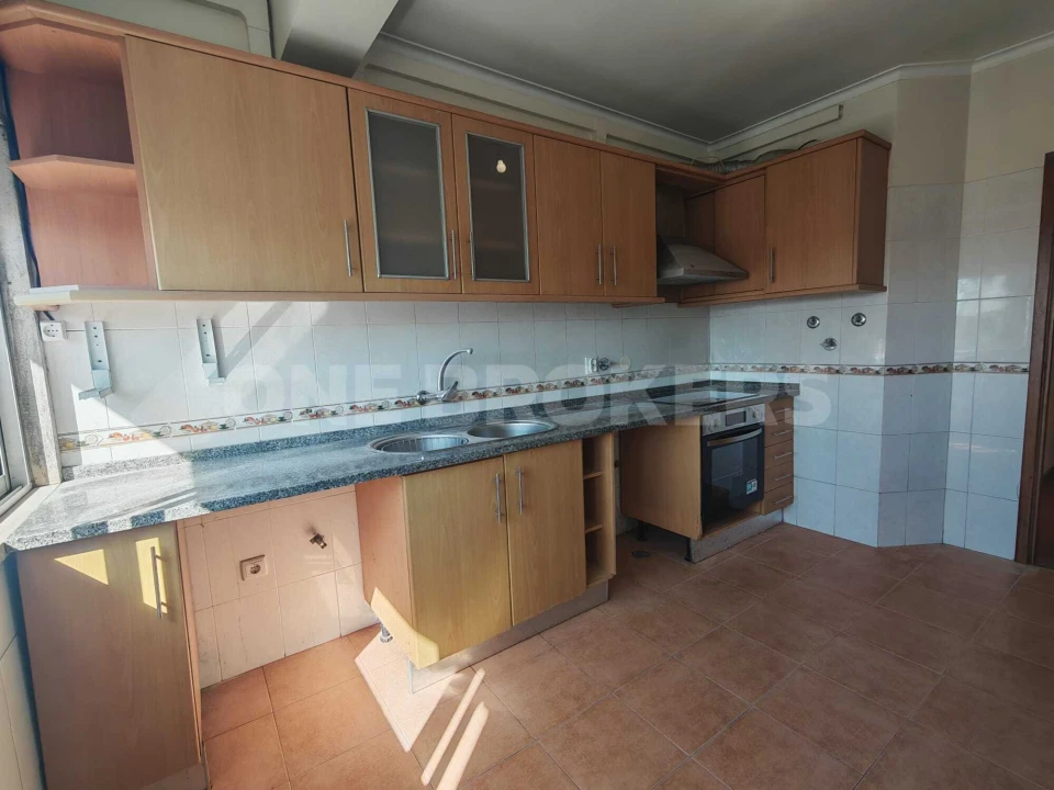 Apartamento T2 para Venda em Queluz e Belas Foto 3