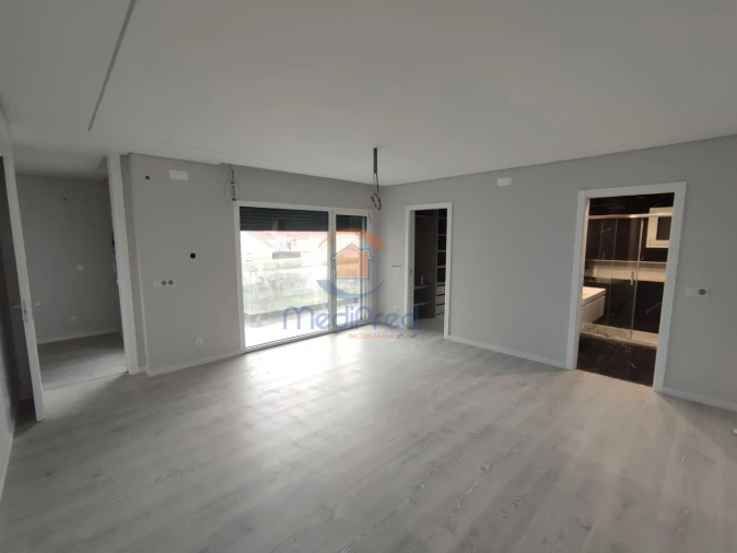 Apartamento T2 para Venda em Santo António dos Cavaleiros e Frielas Foto 3