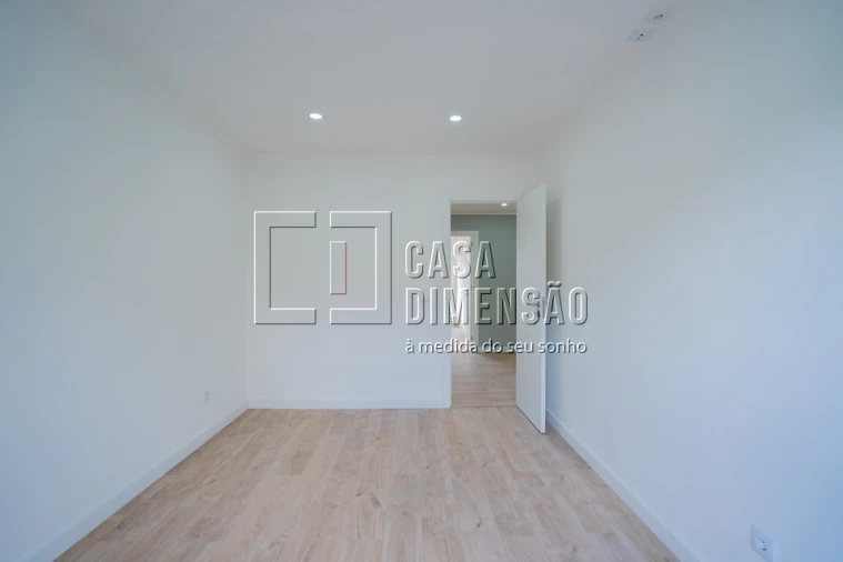 Apartamento T4 para Venda em Águas Livres Foto 23