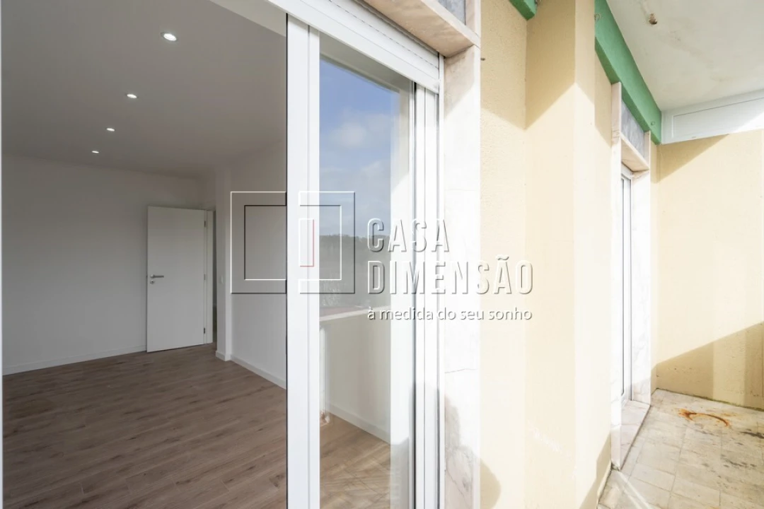 Apartamento T3 para Venda em Queluz e Belas Foto 1