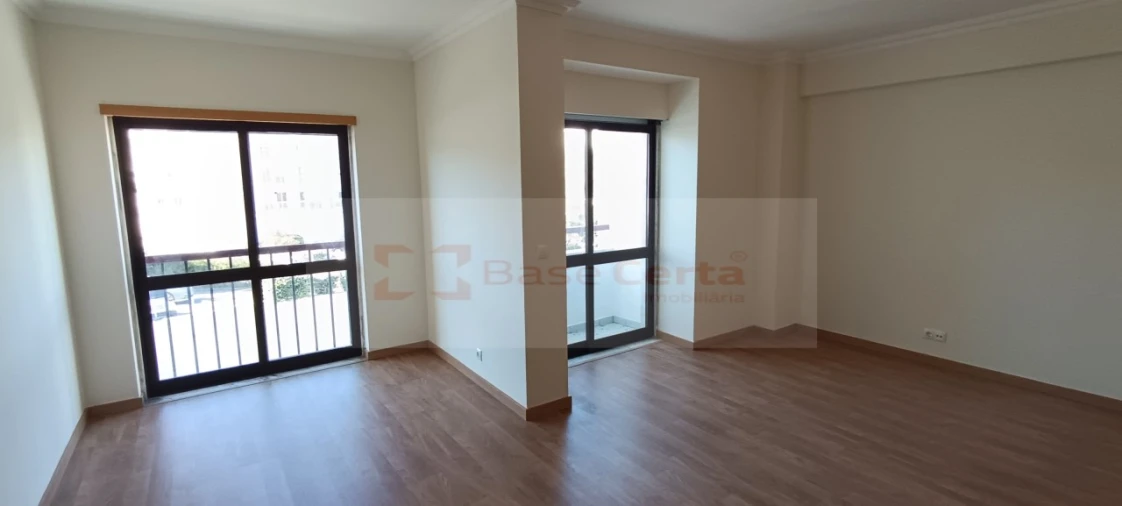 Apartamento T3 para Venda em Rio de Mouro Foto 2