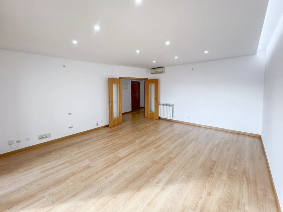 Apartamento T3 para Venda em Odivelas Foto 2