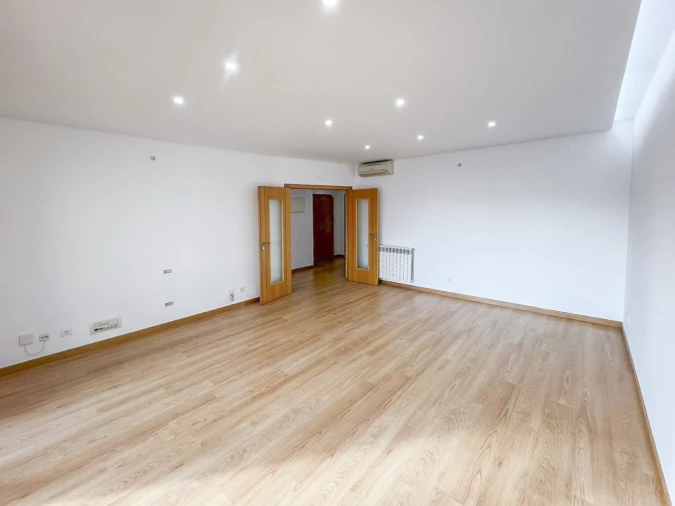 Apartamento T3 para Venda em Odivelas Foto 2