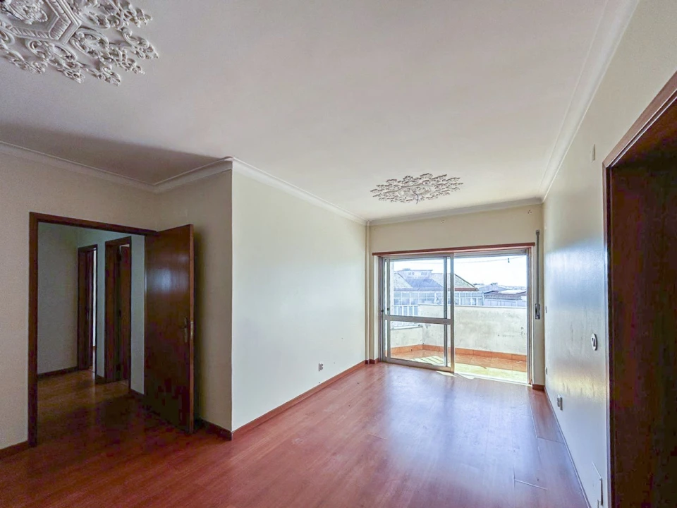 Apartamento T2 para Venda em Queluz e Belas Foto 1